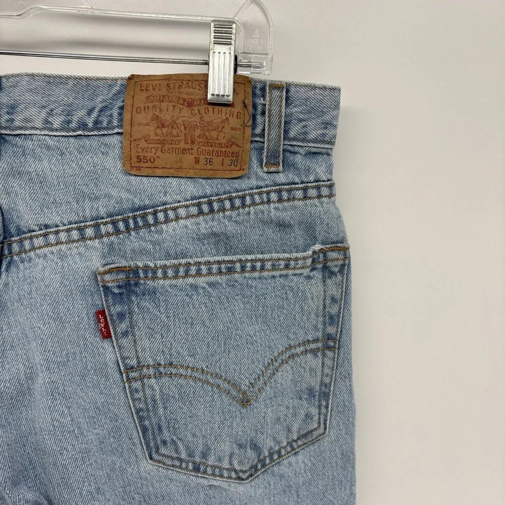 Vintage 90s Levis Relaxed Fit Light Wash Jeans Casual Denim Men 36X30 (34X29)